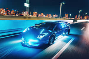 藍色跑車在夜間的城市橋樑上疾馳，伴隨著發光的燈光。 — 霓虹 壁紙