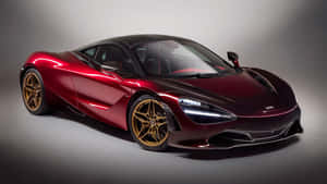 酒紅色McLaren 720S跑車配金色輪圈在攝影棚燈光下。 — 酷炫F1 壁紙