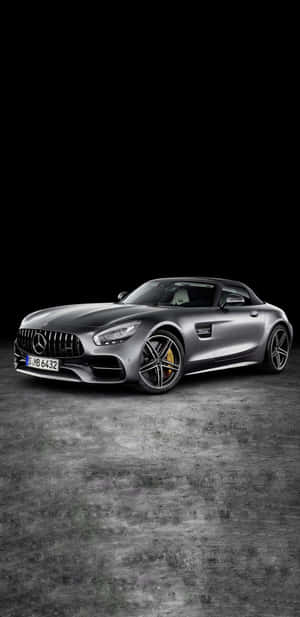 灰色地板上的銀色 Mercedes-AMG GT Roadster，黑色背景 — Mercedes Benz C300 壁紙