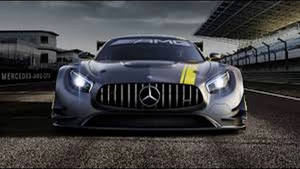 銀色 Mercedes-AMG GT 賽車在暴風雨的天空下的賽道上。 — Mercedes Benz C300 壁紙