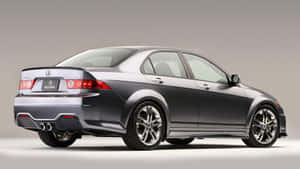 銀色Acura TSX轎車，在工作室環境中配有紅色尾燈和雙排氣管。 — 低飽和 壁紙