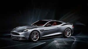 時尚的銀色Aston Martin跑車在戲劇性的工作室燈光下。 — 奧斯頓馬丁 壁紙