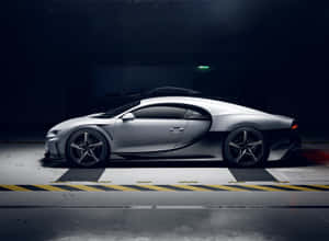 銀色Bugatti超跑在黑暗的工業車庫中，地面有黃色條紋。 — 布加迪 GIF 壁紙