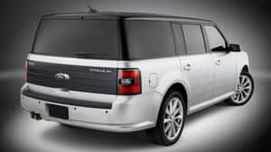 銀色Ford Flex Titanium SUV在攝影棚燈光下從後方四分之三角度觀看。 — 福特 壁紙