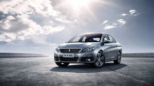 銀色Peugeot 308轎車停放在開闊的混凝土上，陽光普照，有雲。 — Mercedes Benz C300 壁紙