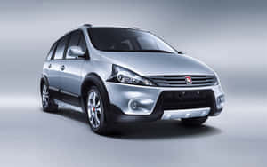 銀色SUV，黑色飾條和合金輪圈，攝影棚燈光 — 好看汽車 壁紙