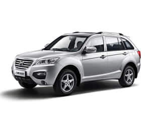 白色背景上的銀色SUV，帶車頂行李架和合金輪圈。 — 霓虹車 壁紙