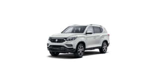 白色工作室背景上的銀色SUV，帶有合金輪圈 — 好看汽車 壁紙