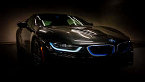黑色BMW i8電動跑車在黑暗的攝影棚中發出藍色光芒。 — 奧迪 GIF 壁紙
