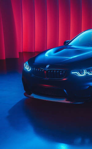 黑色BMW跑車在工作室環境中被紅藍燈光照亮。 — Mercedes Benz C300 壁紙