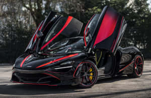 黑色McLaren跑車，帶有紅色點綴和打開的車門，停在鋪砌路面上。 — 麥拉倫 壁紙