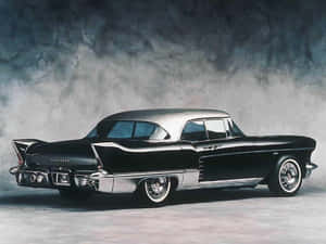 黑色和銀色1959年凱迪拉克Coupe DeVille，在煙霧工作室環境中帶有鍍鉻細節。 — 凱迪拉克 壁紙