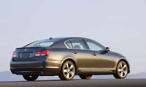 灰色Lexus GS 350轎車停泊在道路上，背景有山。 — 凌志 壁紙