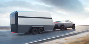 未來感十足的銀色 Tesla Cybertruck 在沙漠公路上拖著一個相配的拖車。 — 特斯拉 壁紙