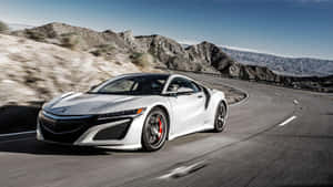 白色跑車在山路上飛馳，日落時分 — Acura 壁紙