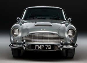 經典銀色Aston Martin DB5，帶有鍍鉻細節和車牌FMP 7B。 — 奧斯頓馬丁 壁紙