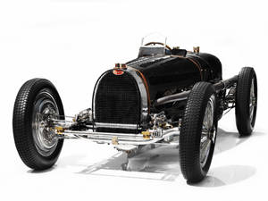 白色背景上帶有鍍鉻細節的復古Bugatti賽車 — Bugatti iPhone 壁紙