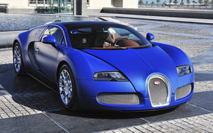 消光藍色Bugatti Veyron停在水景附近的石頭廣場上。 — 布加迪 GIF 壁紙
