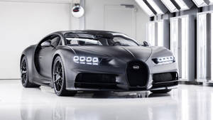消光黑色Bugatti Chiron在明亮的白色攝影棚車庫中。 — 布加迪 GIF 壁紙