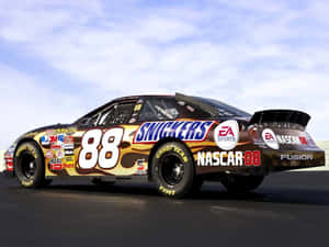 帶有Snickers品牌的NASCAR賽車88號在賽道上 — 賽車 壁紙