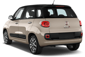 米色Fiat 500L緊湊型汽車，從後方四分之三角度觀看，黑色背景。