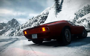 紅色經典跑車在冬季積雪的山路上行駛。 — Steam Deck OLED 壁紙