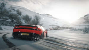紅色跑車在日落時分的雪山路上飄移。 — 電玩遊戲 GIF 壁紙