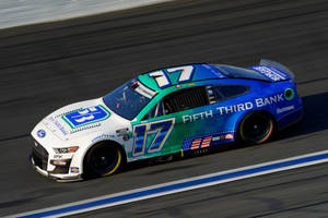 NASCAR賽車編號17在賽道上奔馳。 — 極限運動 壁紙