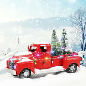 紅色復古皮卡車在雪地冬季景觀中運送聖誕樹。 — 聖誕燈飾 壁紙