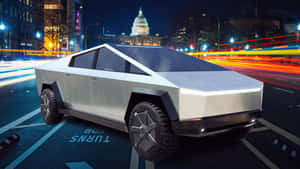 銀色Tesla Cybertruck夜間停泊在美國國會大廈前，帶有光跡。 — 特斯拉 壁紙