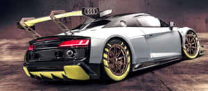 銀色奧迪R8 LMS GT3賽車，帶有黃色點綴和大型尾翼。 — 奧迪 GIF 壁紙