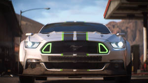 沙漠加油站銀色Mustang GT配綠色燈光