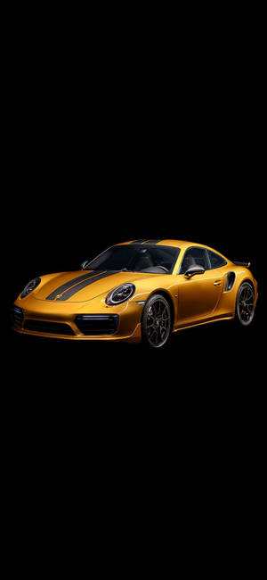 金色保時捷911 Turbo S配黑色條紋，黑色背景 — Pixel 8a 壁紙