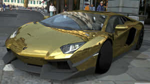 金色藍寶堅尼Aventador在城市街道上，有行人。 — 金色動態 壁紙