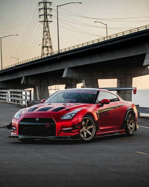 黃昏時停泊在天橋下的紅色改裝日產GT-R。 — 日產 壁紙