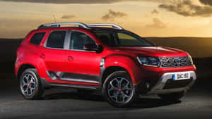 紅色Dacia Duster SUV在金色日落時停泊在道路上。 — 高清汽車 壁紙