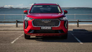 紅色Haval SUV停泊在海邊停車場，享有海景。 — 好看汽車 壁紙