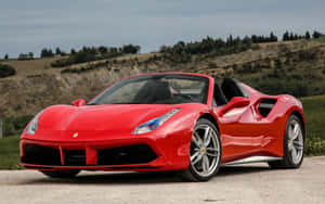 紅色法拉利 488 Spider 敞篷車停泊在碎石路上，背景有丘陵。 — 1280x800 壁紙
