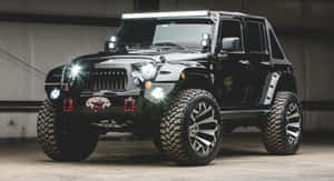 黑色升高Jeep Wrangler，大輪胎和LED燈在車庫。 — 吉普 壁紙