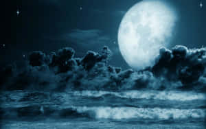 月光下的海浪在烏雲和星星下拍打 — 月夜星空 壁紙