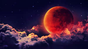 在繁星點點的天空下，一輪紅月亮在紫色和橙色雲層之上發光。 — 月亮與星星 壁紙
