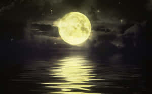 滿月映照在平靜的海面上，繁星點點的夜空。 — 月光 壁紙
