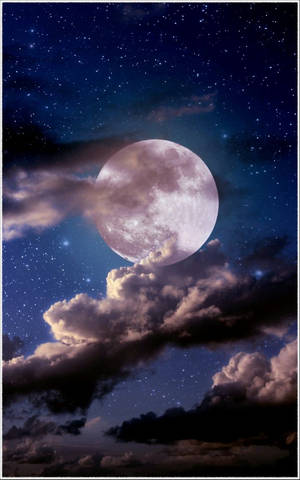 滿月穿過雲層在繁星點點的夜空中閃耀。 — 月光 壁紙