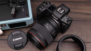 專業Canon相機及配件在木桌上 — 木紋 壁紙