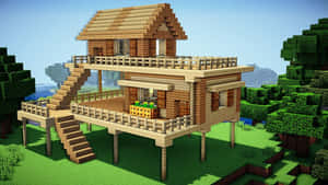 在Minecraft中建造的木製樹屋，有樓梯和陽台，周圍環繞著樹木。 — 我的世界 壁紙
