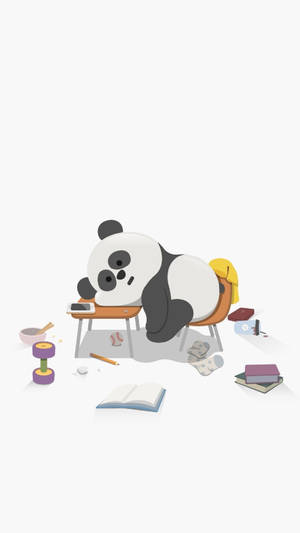 一隻卡通熊貓在雜亂的書桌上睡覺，書桌上有書本和健身啞鈴。 — 卡通 壁紙