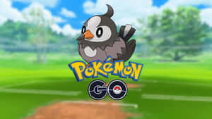 一隻卡通鳥類寶可夢在草地上站在 Pokémon GO 標誌前。 — 電玩遊戲 GIF 壁紙