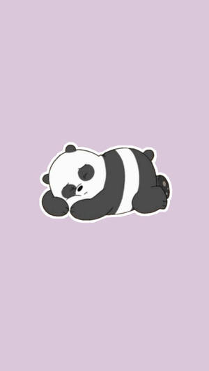 一隻卡通熊貓在薰衣草背景上睡覺。 — 簡約 壁紙