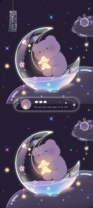 一隻紫色小熊在發光的月亮上，在繁星點點的夜空中手持一顆星星。 — 20:9 壁紙