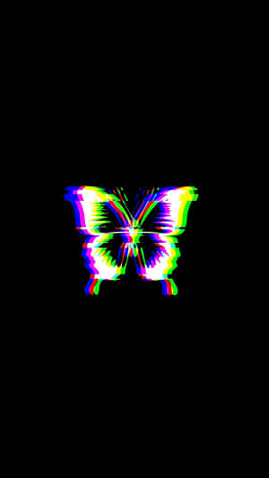 一隻帶有彩虹像素扭曲脈衝的故障蝴蝶，背景為黑色。 — 故障 壁紙
